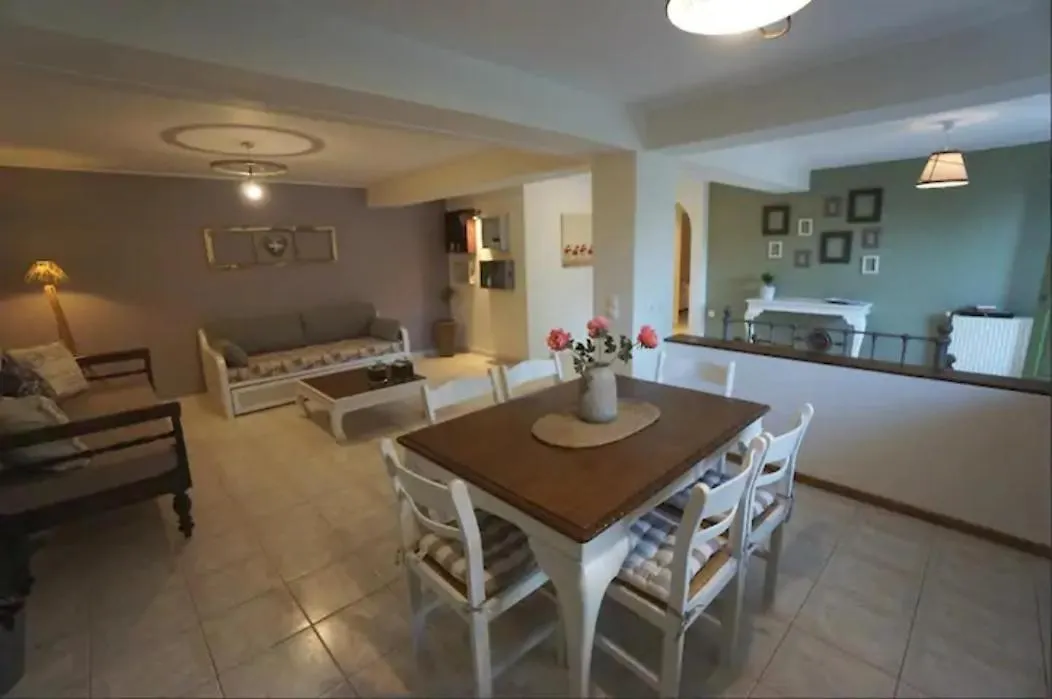 My Home, 2 Bedroom House With Bbq And Garden Divarata