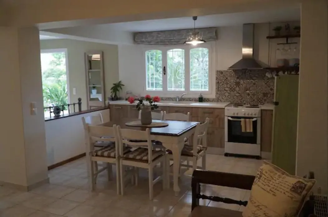 My Home, 2 Bedroom House With Bbq And Garden Divarata Dom wakacyjny
