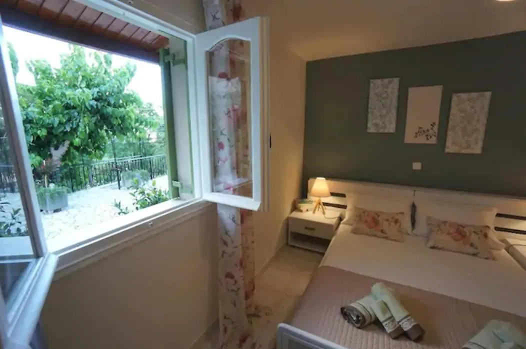 Dom wakacyjny My Home, 2 Bedroom House With Bbq And Garden Divarata