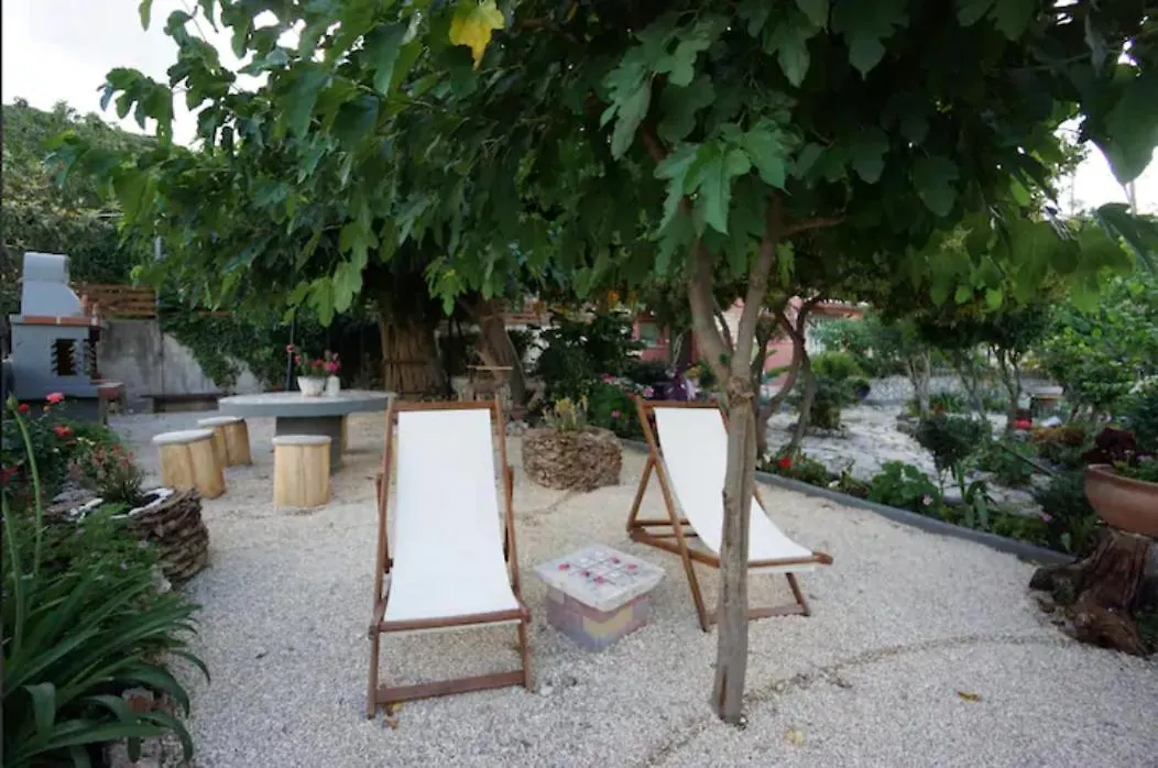 Dom wakacyjny My Home, 2 Bedroom House With Bbq And Garden Divarata